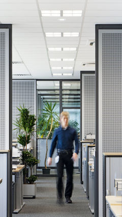 Повышение производительности на рабочем месте благодаря световым решениям Philips для офисов 