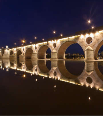 Мост в Бадахосе, Испания, освещенный с помощью уличных решений компании Philips 
