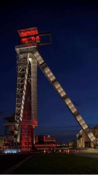 Благодаря красивому цветному освещению центр C-mine виден со всех сторон