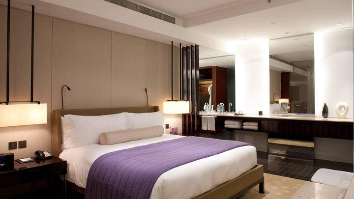 Чарівна атмосфера в номерах готелів Дубая зі світлодіодними, компактними флуоресцентними й енергозберігаючими галогеновими лампами Philips