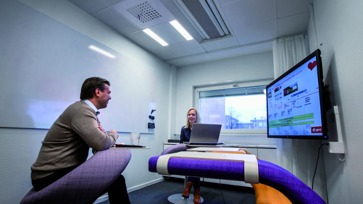Переговорная, освещенная с помощью световых решений Philips для офисов, в E.ON (Мальмё)