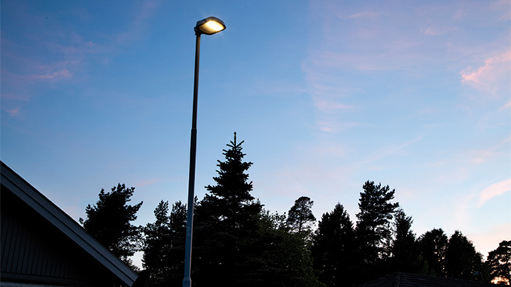 Вуличний світильник зблизька (Енкопінг, Швеція) 