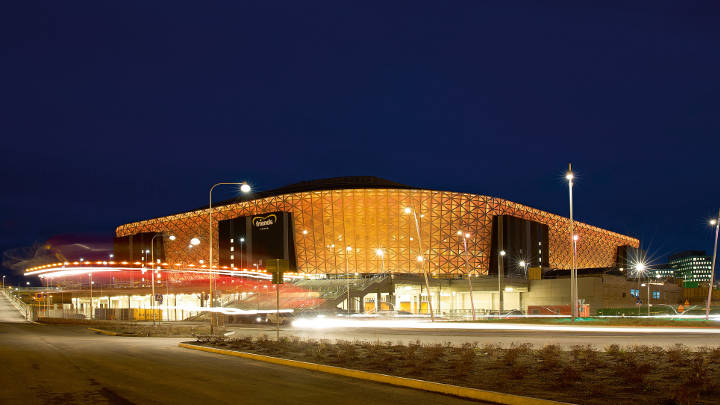 Вражаючий фасад стадіону Френдс Арена (Швеція) з освітлювальним обладнанням Philips