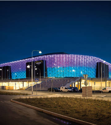 Впечатляющий меняющий цвет фасад Френдс-Арены, Швеция, освещенный системами компании Philips