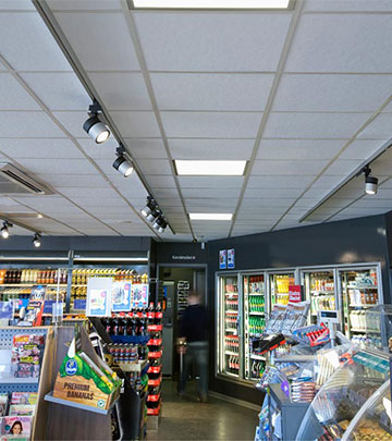 Різноманітне світлодіодне обладнання Philips для заправних станцій допомагає заощаджувати електроенергію в магазині Q8 Qvik to go (Копенгаген)