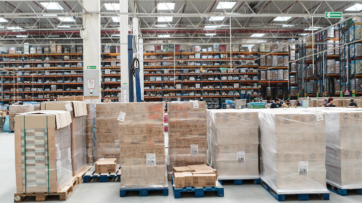 Центр хранения Unilever в парке Prologis использует энергоэффективную систему общего освещения Philips