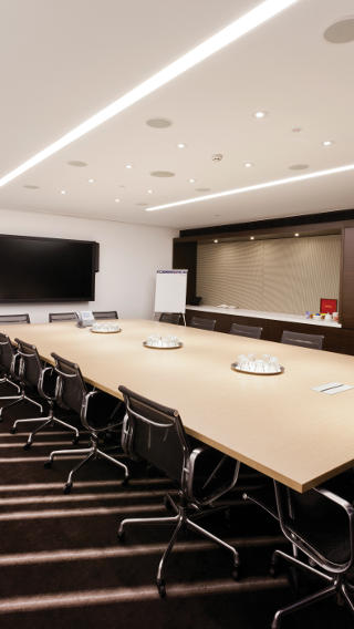 Комната для встреч в Westfield Sydney освещена с применением систем управления офисным освещением Philips в целях экономии электроэнергии