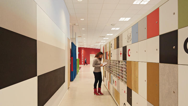 Коридор в Wooninc, освещенный при помощи решений Philips Lighting