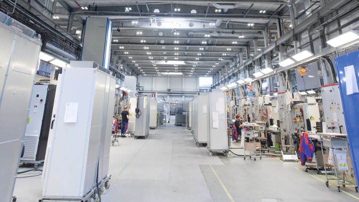 Персонал подразделения ABB Drives эффективно работает при освещении Philips Lighting