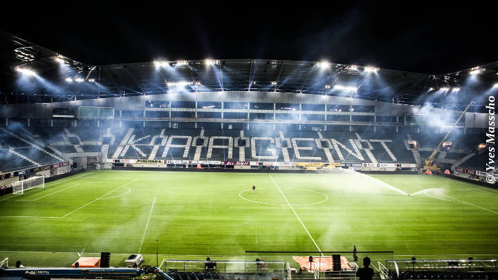  Зі світлотехнікою Philips гравці та глядачі на стадіоні Геламко Арена (Бельгія) не пропустять жодного важливого моменту