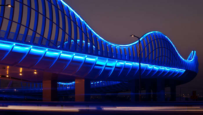 Цветное светодиодное освещение создает впечатляющий результат, Мейдан, Дубай