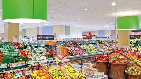 Светильник Philips с отражателями PerfectAccent прекрасно освещает супермаркет Edeka