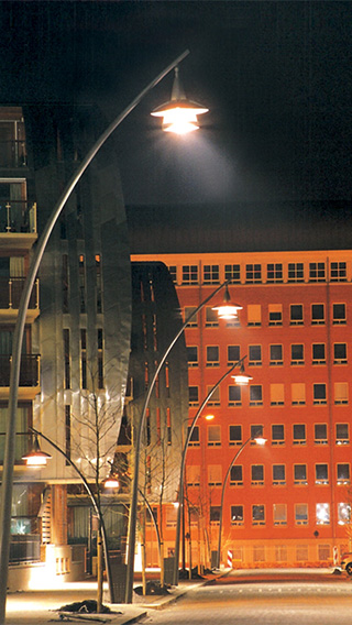 Високий рівень яскравості на вулицях завдяки білому світлу від обладнання Philips