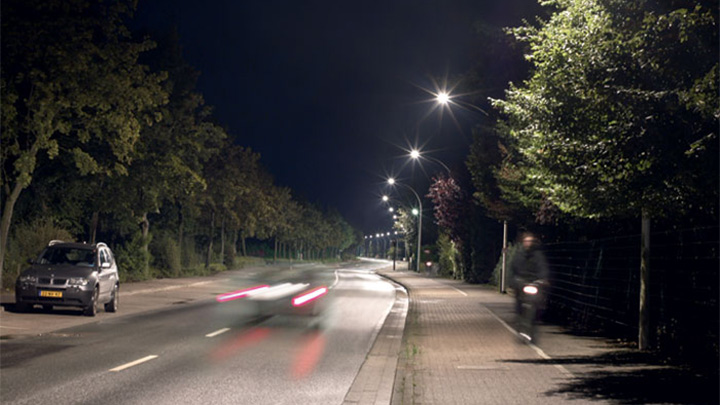 Эффективное освещение улицы белым светом от Philips