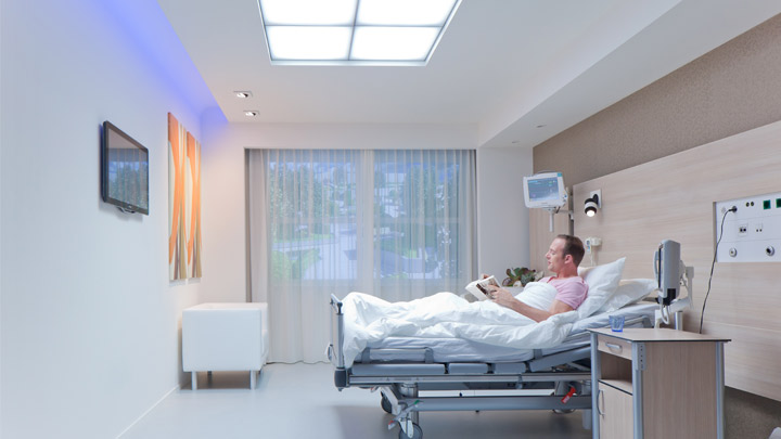 Решение HealWell компании Philips Lighting представляет собой комплексную систему освещения больничных палат, повышающую комфорт пациентов