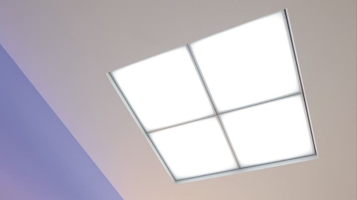 Потолочный модуль HealWell компании Philips Lighting повышает комфорт пациентов с помощью освещения, которое выглядит естественно и поддерживает ритмы сна