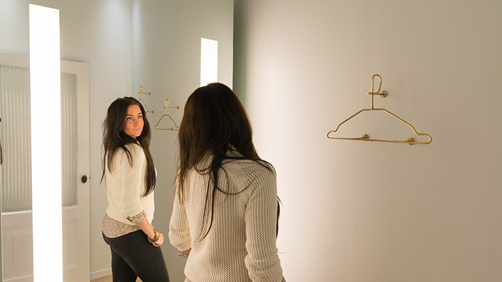 Освещение для примерочных PerfectScene компании Philips Lighting: подсветка зеркал в примерочных комнатах помогает клиентам принимать правильные решения о покупке