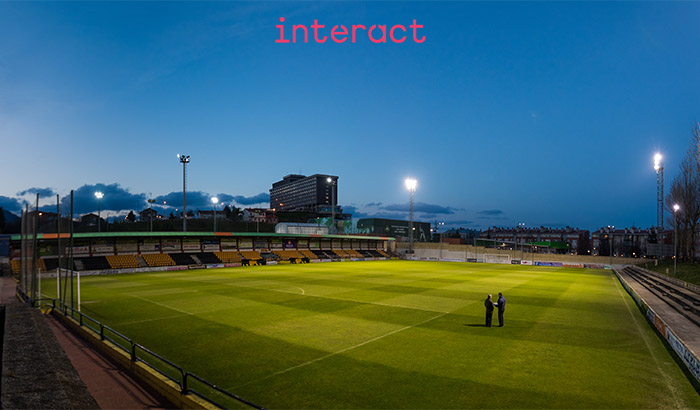 Управление световыми решениями Interact для спортивных залов